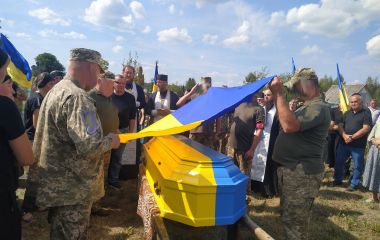 На Хмельниччині попрощались з воїнами Олексієм Шпортуном та Богданом Петруком