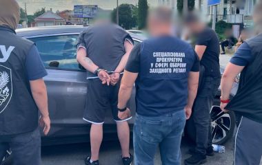 На Хмельниччині співробітник ТЦК продавав тилові посади в ЗСУ