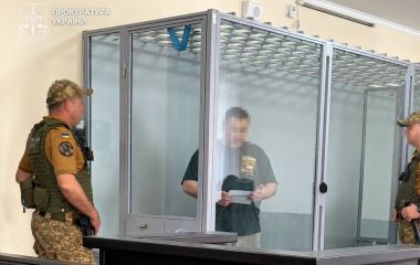 Ґвалтував, поки дитина була без свідомості: довічно засудили педофіла з Хмельниччини
