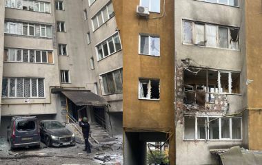 В Хмельницькому БПЛА влучив в будинок