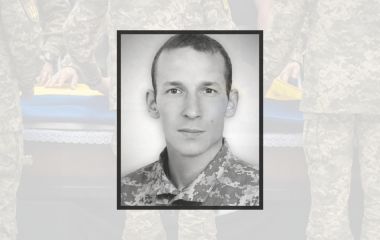 «На щиті» до Шепетівки повертається воїн Анатолій Чернявський