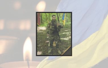 «Він закрив собою побратимів»: на Хмельниччині попрощалися із 29-річним десантником Григорієм Яворським