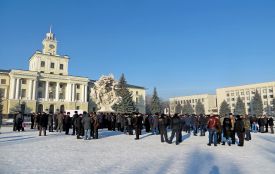 Дві сотні пенсіонерів ОВС мітингують на майдані у Хмельницькому