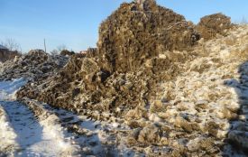 З дороги - на "Європу". Брудний сніг із хмельницьких вулиць скидають, де хочуть