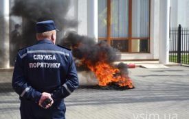 Рік тому під хмельницькою прокуратурою палили шини