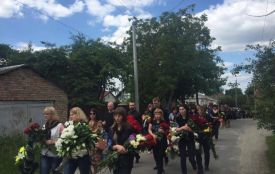 Сотні людей провели в останню путь Дмитра Червонюка, який загинув в ДТП