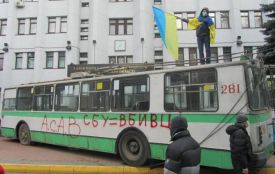 Винних у стрілянині під СБУ у Хмельницькому досі не знайшли