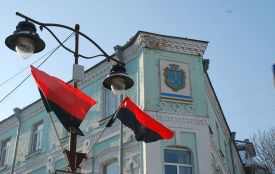 “Свобода” просунула питання підняття червоно-чорних прапорів у Хмельницькому