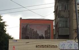 Наче старовинне проскурівське фото початку ХХ століття. Про новий мурал та історію будинку