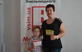 Переможець фотоконкурсу "ВСІМ вишиванкам вишиванка" отримав свій подарунок