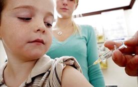 Чи варто робити дітям щеплення: думки хмельницьких матусь і поради лікаря