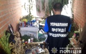 У Хмельницькому спіймали 30-річного чоловіка, який продавав наркотики через Telegram