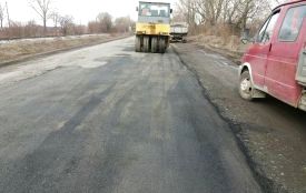 Через ремонт мосту в Старокостянтинові "вбили" дорогу