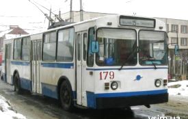Біля «Катіона» вантажівка обірвала контактну мережу. Як їздять тролейбуси