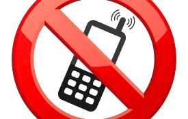 Заборонити учням користуватися телефонами у школах. У міськраді розглянуть петицію хмельничанки