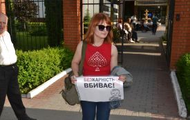 Іграшки, димові шашки та вибачення від поліції: у Хмельницькому пройшла акція «Безкарність вбиває» (ФОТО, ВІДЕО)