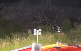 Рятувальники разом з військовими гасили пожежу на сміттєзвалищі у Старокостянтинові (ФОТО)