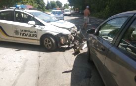 Хмельницькі патрульні розбили службовий “Toyota Prius” (ФОТО)