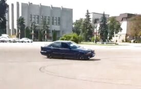 «Весільний дрифт» на майдані Незалежності: хмельницька поліція шукає порушника (ВІДЕО)