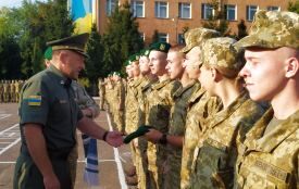 У Хмельницькому 400 курсантів прикордонної академії отримали зелені берети