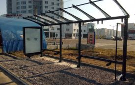 Фото дня: біля «Оазису» встановлюють «розумну зупинку»