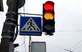 Хмельничанин Олег просить встановити світлофор вище зупинки “Дитяча лікарня”