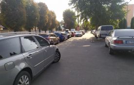 В Україні рік діють нові правила паркування. У Хмельницькому все по-старому