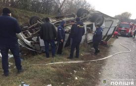 На Хмельниччині перекинувся рейсовий автобус: є постраждалі