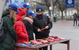 “Подумай про дитину”: в центрі Хмельницького пройшов флешмоб проти насильства в сім’ї (ФОТО)