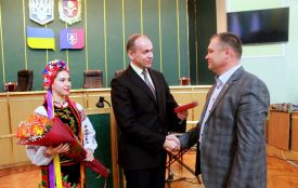 Дмитро Габінет вручив державні нагороди та почесні відзнаки визначним хмельничанам