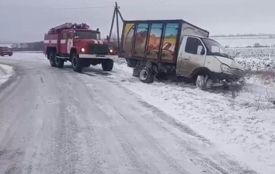 Наслідки снігопаду: на Хмельниччині за добу врятували пів десятка авто (ФОТО)