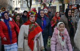 З піснями та «козою»: у Хмельницькому пройшов парад вертепів (ФОТО, ВІДЕО)