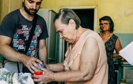 Як у Хмельницькому працюватиме безкоштовна доставка продуктів для самотніх стареньких
