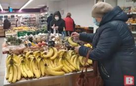 “Без рукавичок пощупала кожен банан”: реалії хмельницьких супермаркетів у карантин