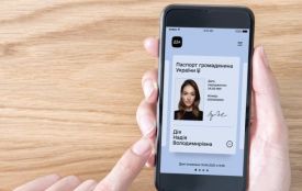«Дія» на всі випадки життя: уряд прирівняв паспорт у додатку до звичайного документа