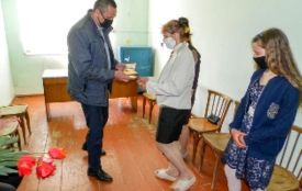 На Хмельниччині мати п’ятьох дітей отримала нагороду від Президента