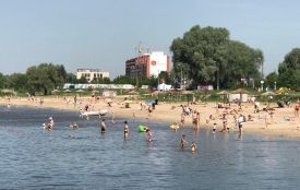 Засмагають і запливають за буйки: як хмельничани відпочивають на міському пляжі (ФОТО)