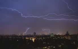 Грози, град та шквали. Синоптики оголосили штормове попередження у деяких областях України