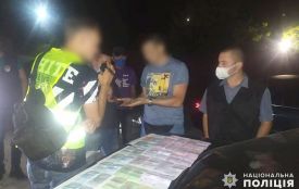 У Хмельницькому таксист підпрацьовував сутенером