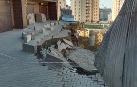 Зсув грунту біля багатоповерхівки на Озерній: що відомо (ФОТО + ВІДЕО)