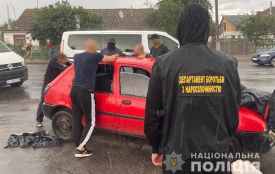 Масштабна спецоперація на Хмельниччині:  затримали банду, яка продавала метадон