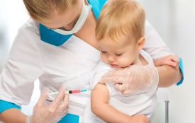 Одні роблять, інші - відмовляються: як в Хмельницькому вакцинують дітей