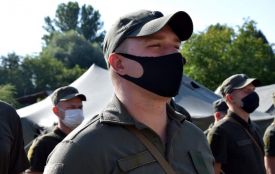 Біля Палацу творчості у Хмельницькому нацгвардійці спіймали чоловіка з наркотиками