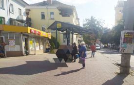 У Хмельницькому на зупинці померла жінка
