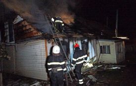 Пожежа на Хмельниччині: у будинку виявили два бездиханних тіла (ВІДЕО)