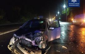ДТП у Хмельницькому: водій перетнув подвійну суцільну і в'їхав у бус