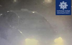 Побив чуже авто та втік. У Хмельницькому шукають свідків ДТП