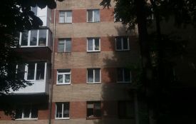На проспекті Миру за 4,8 мільйона рятують "хрущовку": що кажуть мешканці та будівельники