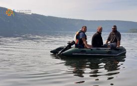 На Дністрі рятували відпочивальників на надувному човні