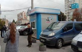 МАФ і нині там. Чому досі не прибрали незаконний кіоск біля «Либідь Плази»